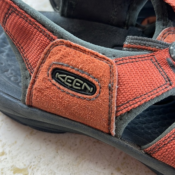 KEEN Newport H2 Water Sandals Men’s 9–9.5 (Women’s 10.5–11) Rust Red/Black